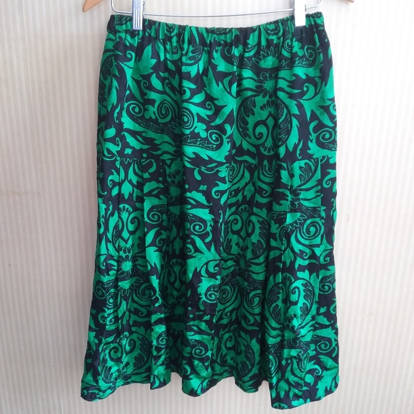 Dresses & Skirts - 6 for $25! Vintage Fantastic Print Silky Skirt